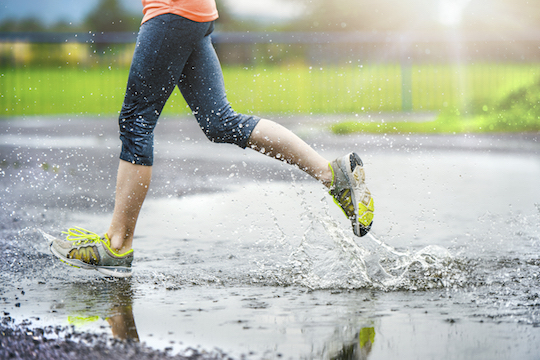 4 Tips Olahraga yang Aman Walau Sedang Musim Hujan