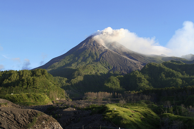 Mengenal Gunung Semeru Sebagai Gunung Tertinggi di Pulau Jawa